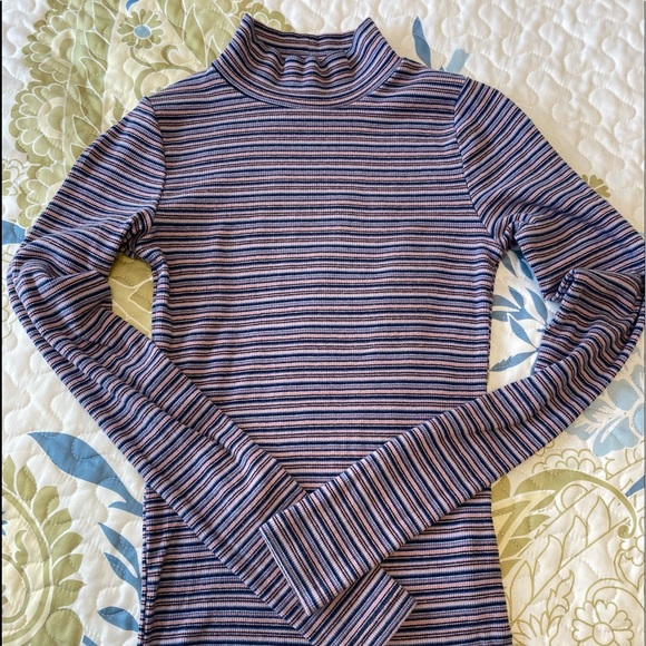 Hollister Tops - Hollister Mock Turtle Neck Top Size XS